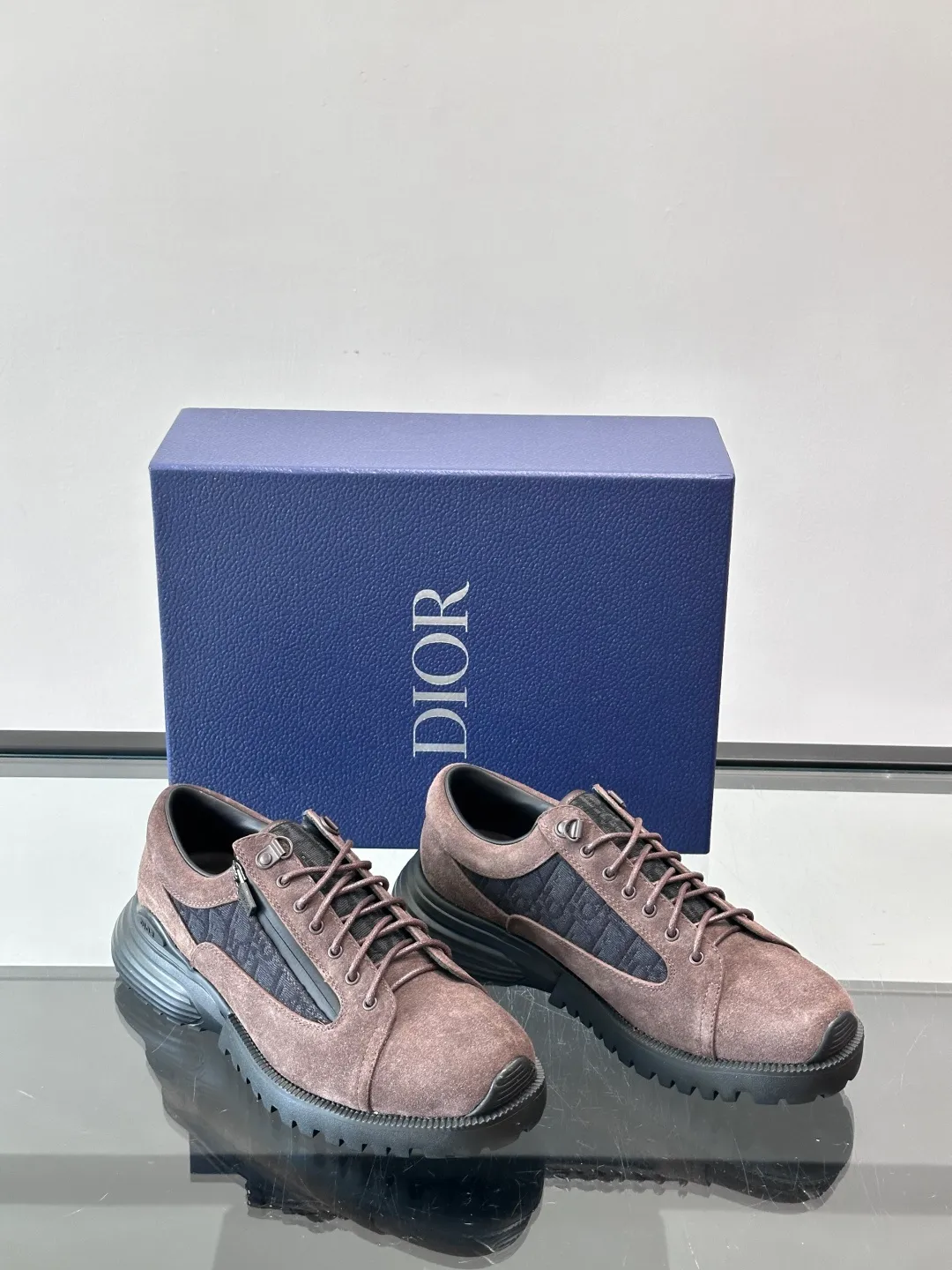 Men's shoes 💰p560 "Dio＊" Combat Derby Shoes Dior Combat Derby Shoes, black calfskin + Dior Oblique embroidery, highly recognizable. Shoelaces + technical zippers make it easy to put on and take off. The EVA hybrid soles are light and comfortable, with a sense of sportiness and fashion. They are great for daily wear or sports. They are the perfect combination of high fashion and functionality. size: 39-44 (38.45 customized)